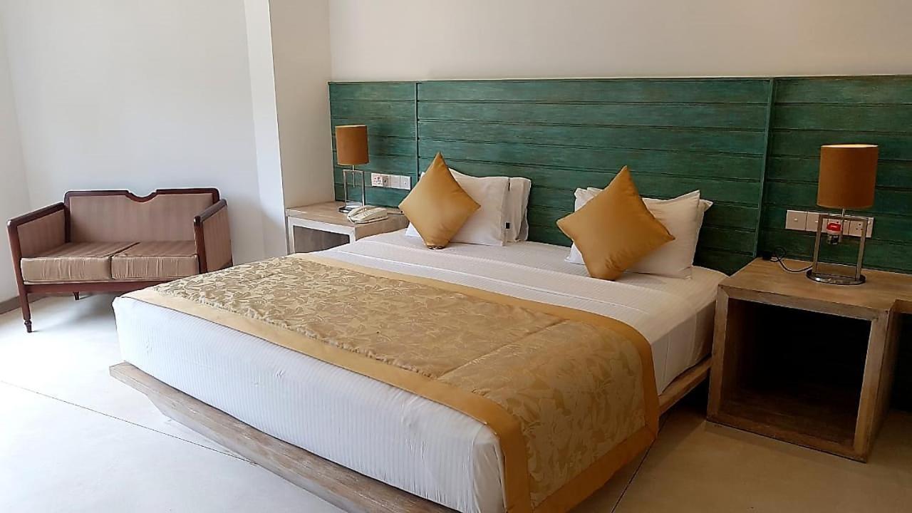 Nilaveli Beach Hotel Exterior photo