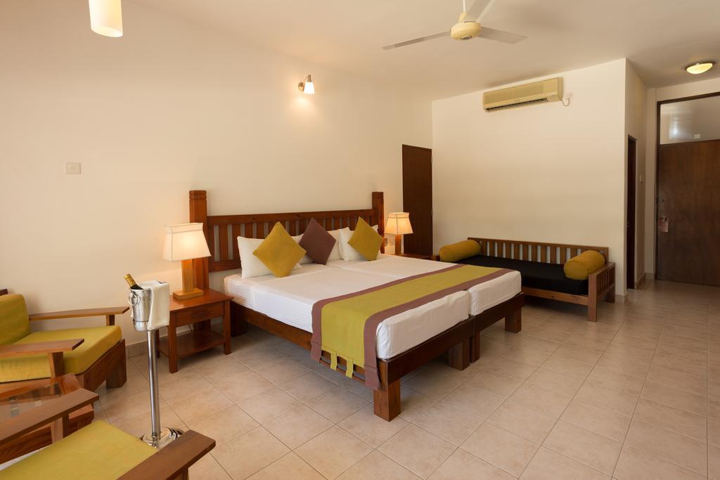 Nilaveli Beach Hotel Exterior photo